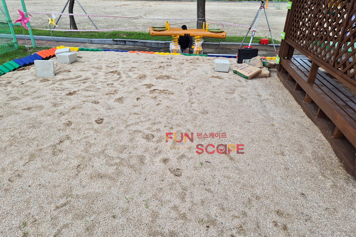 전북 익산시 익산옥야초등학교에 납품된 시소4인 놀이기구