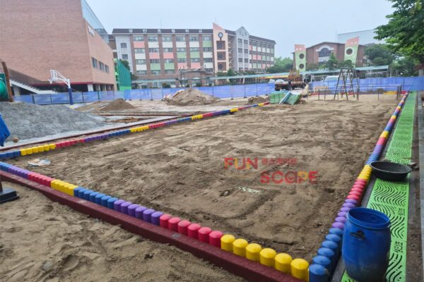학교 놀이터에 짚라인·네트오르기 납품